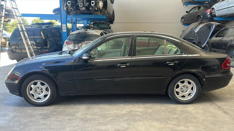Mercedes E 220 2.2 DCI 646961 (2002)