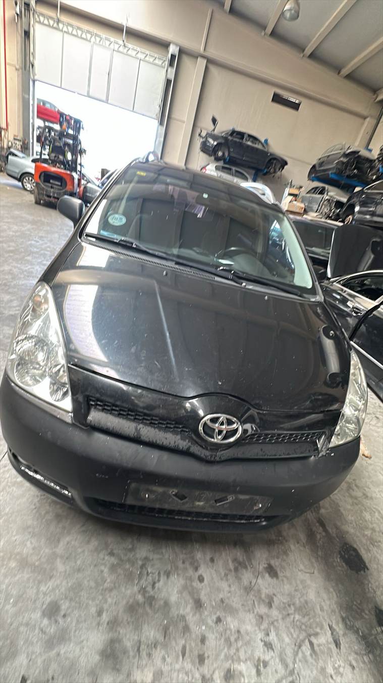 Toyota Corolla 2.2 CDI VERSO 2AD-FTV (2005)