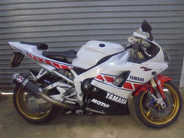 YAMAHA YZF 1000 R1 (N503E) . 110,3KW (2001)