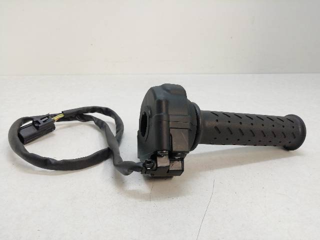 PUÑO-GAS  TRIUMPH SPEED TWIN 1200 DD04 73,6KW (2022)
