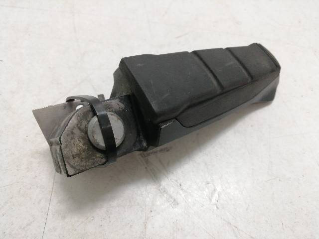 ESTRIBERA-TRASERA-IZQUIERDA  BMW F 650 CS SCARVER K14 37 (2002)