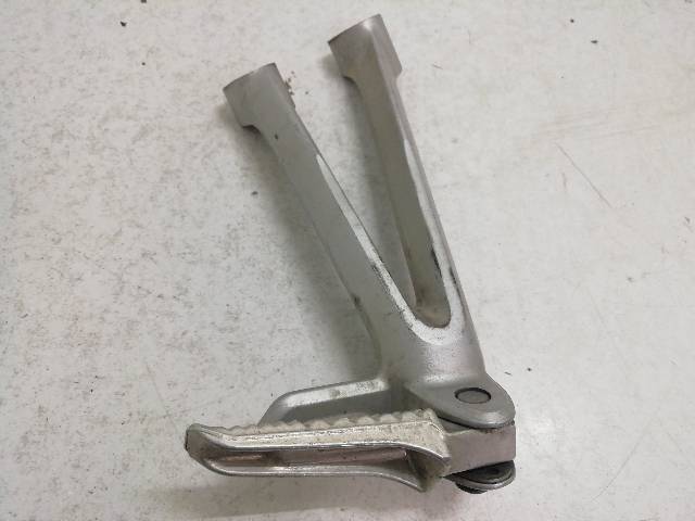 ESTRIBERA-TRASERA-DERECHA  SUZUKI GSX-R 600 K6 K7 92 (2006)