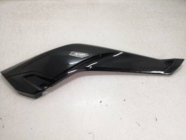 CHAPA-BAJO-ASIENTO-DERECHA  YAMAHA X-MAX 125 YP125RA 10,55 (2015)