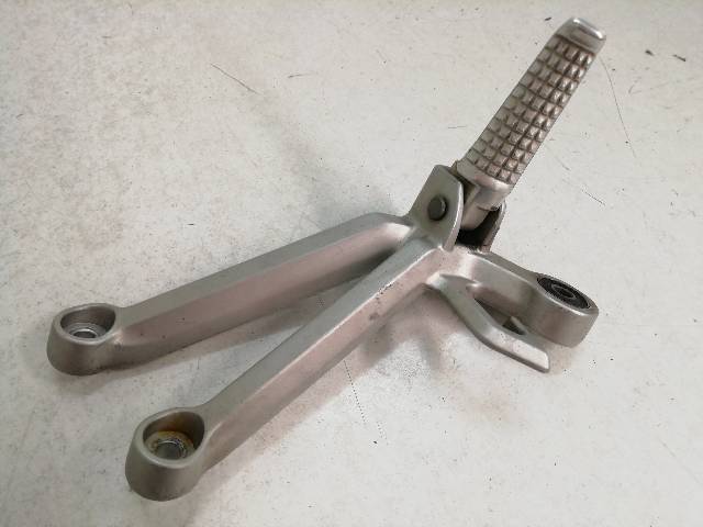 ESTRIBERA-TRASERA-DERECHA  SUZUKI GSX-R 600 K4 K5 88,30 (2005)