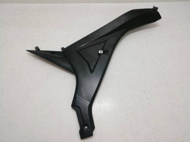 CHAPA-BAJO-ASIENTO-DERECHA  SUZUKI GSX-R 125 ( GSXR 125 ABS ) 11 (2019)