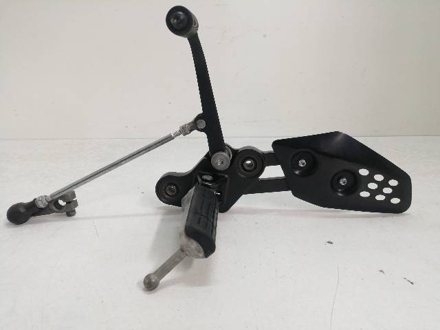 ESTRIBERA-DELANTERA-IZQUIERDA  YAMAHA MT 07 ABS (MTN690-U) 35 (2021)