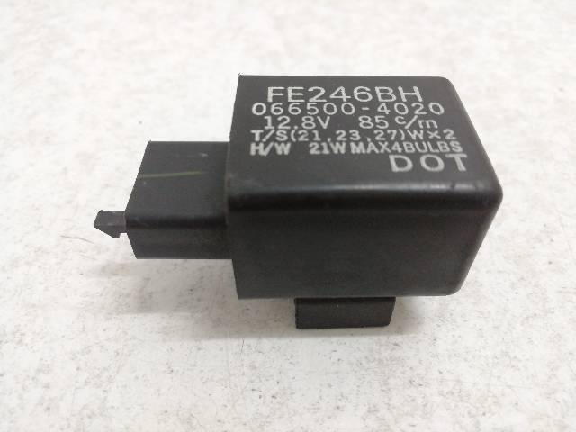 REGULADOR-RELE-INTERMITENCIA  YAMAHA T-MAX 500 (XP 500 SJ03) 32,6 (2006)