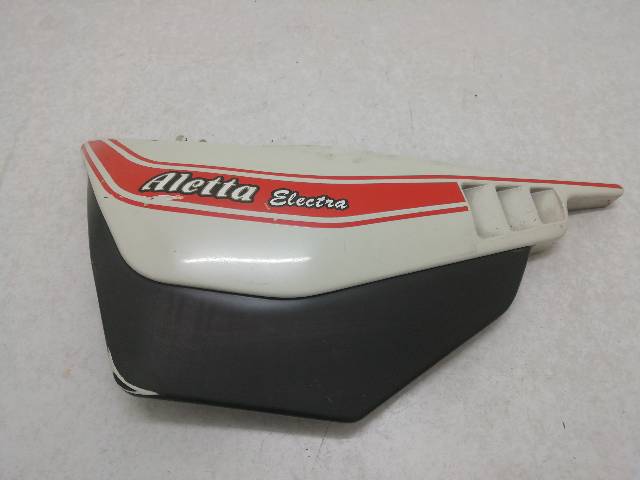 CHAPA-BAJO-ASIENTO-IZQUIERDA  CAGIVA ALETTA 125 ELECTRA (1989)