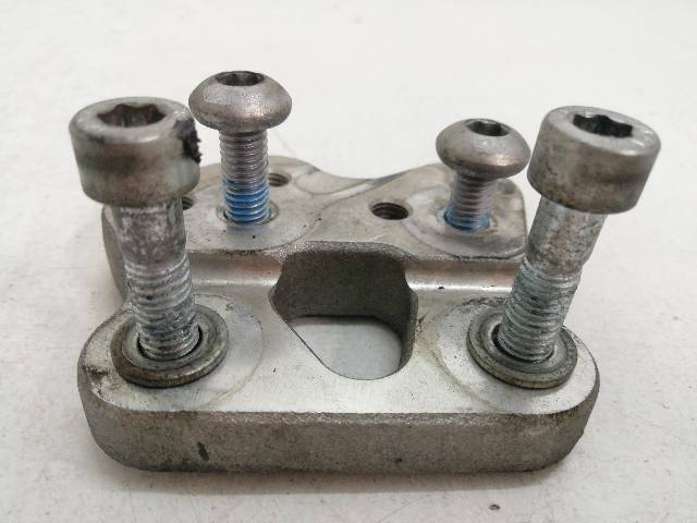 SOPORTE-ESTRIBERA-IZQUIERDO  SUZUKI GSX-R 600 K6 K7 92 (2006)
