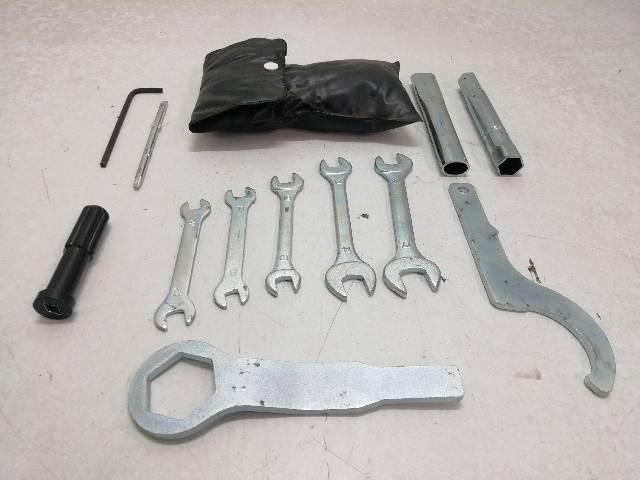 KIT-BOLSA-HERRAMIENTAS  YAMAHA FZ1 FAZER 1000 S (RN16) 110,3 (2010)