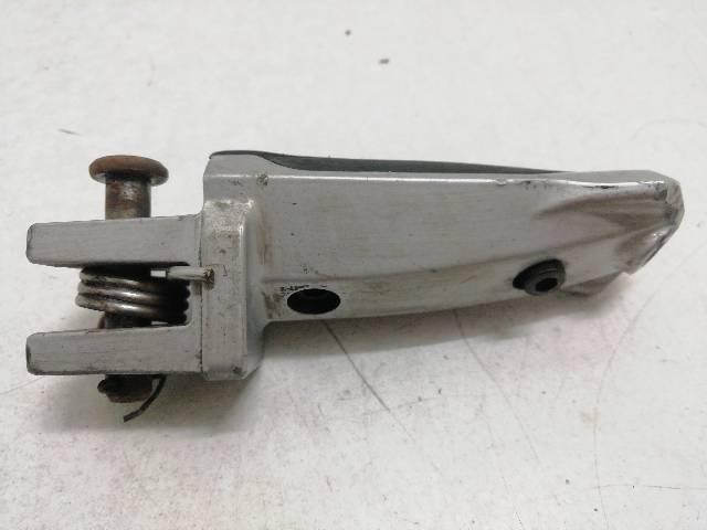 POSAPIE-DERECHO  BMW F 650 CS SCARVER K14 37 (2002)