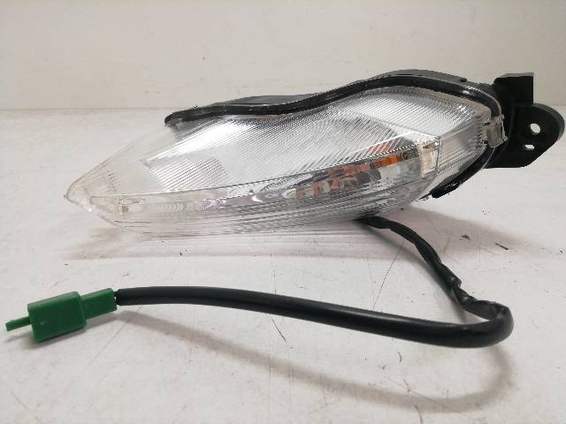 INTERMITENTE-DELANTERO-DERECHO  YAMAHA X-MAX 400 ABS (SH12) 24,5 (2018)