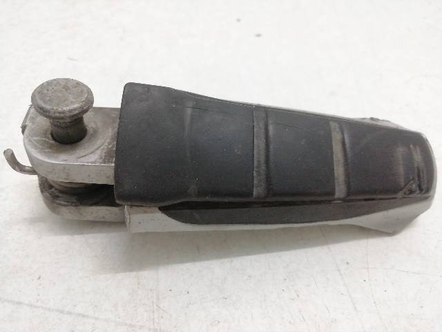 POSAPIE-IZQUIERDO  BMW F 650 CS SCARVER K14 37 (2002)