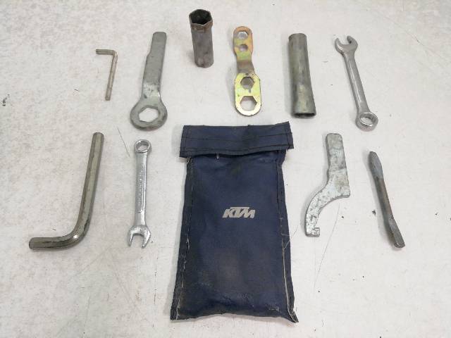 KIT-BOLSA-HERRAMIENTAS  KTM DUKE 125 (2018)
