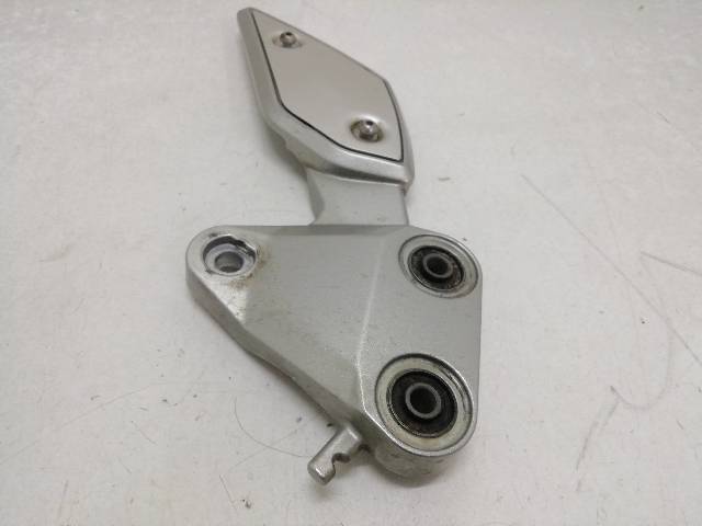 SOPORTE-ESTRIBERA-DERECHO  YAMAHA FZ1 FAZER 1000 S (RN16) 110,3 (2010)
