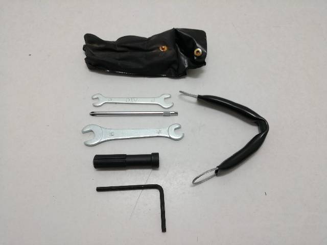 KIT-BOLSA-HERRAMIENTAS  HONDA CB 125 R (JC79) 9,8 (2018)