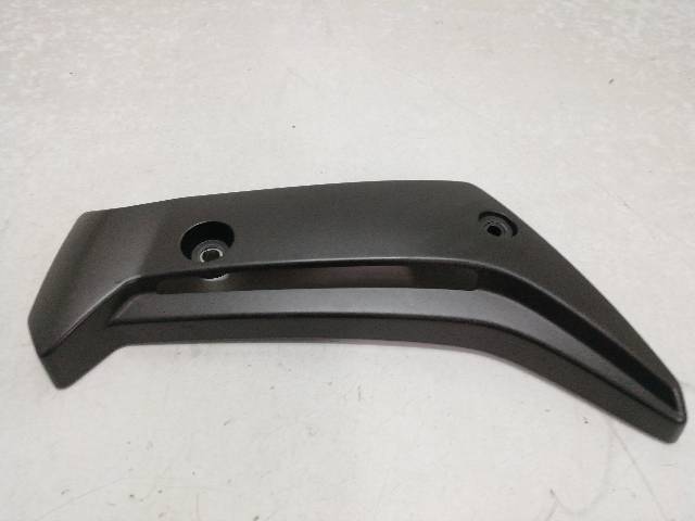 EMBELLECEDOR-RADIADOR  YAMAHA FZ1 FAZER 1000 S (RN16) 110,3 (2010)