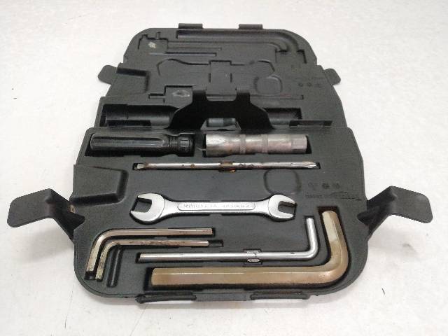 KIT-BOLSA-HERRAMIENTAS  TRIUMPH ROCKET 3 2300 103 (2009)