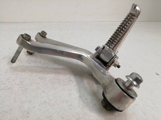 ESTRIBERA-TRASERA-DERECHA  YAMAHA R6 RJ03 88,2KW (2001)