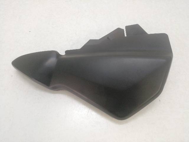 CHAPA-BAJO-ASIENTO-IZQUIERDA  HONDA CBF 600 S 57KW (2004)