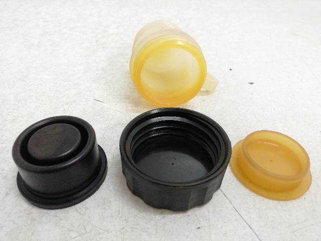 DEPOSITO-LIQUIDO-BOMBA-FRENO-TRASERA  YAMAHA R6 RJ03 88,2 (2001)