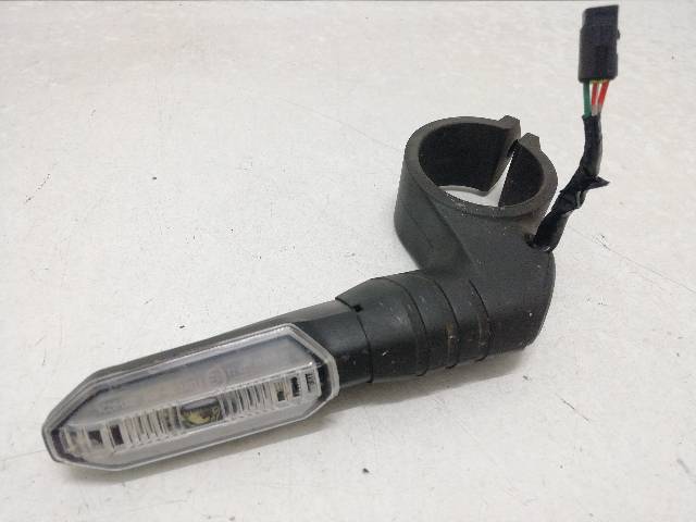 INTERMITENTE-DELANTERO-IZQUIERDO  HONDA CB 650 R RH02 35 (2022)