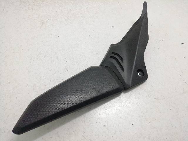 CHAPA-BAJO-ASIENTO-IZQUIERDA  HONDA CB 650 R RH02 35KW (2022)