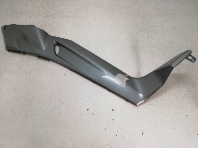 CHAPA-BAJO-ASIENTO-DERECHA  YAMAHA X-MAX 250 (YP250R SG16) 15 (2009)