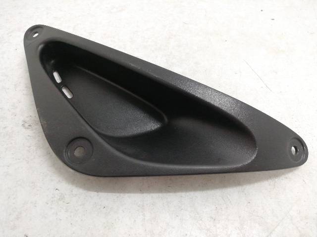 EMBELLECEDOR-CHASIS-DERECHO  YAMAHA R6 RJ03 88,2KW (2001)