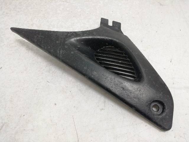 CHAPA-BAJO-ASIENTO-DERECHA  SUZUKI SV 650 S (1999-2002) AV/1111 (2002)