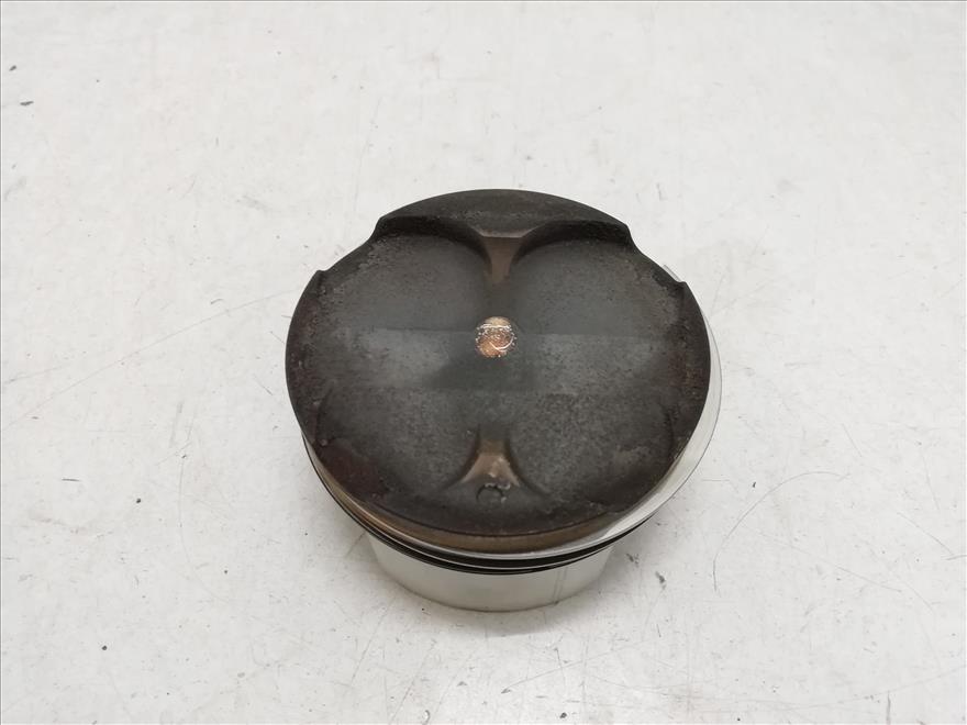 PISTON  SUZUKI GSX-R 750 2006-2007 (GSXR750 K6/K7) (2007)