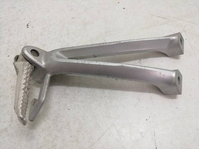 ESTRIBERA-TRASERA-IZQUIERDA  SUZUKI GSX-R 600 K6 K7 92 (2006)