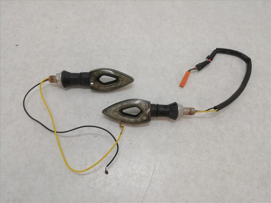 INTERMITENTES-DELANTEROS  HONDA CBR 600 RR (2004)