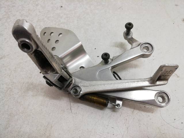 ESTRIBERA-DELANTERA-DERECHA  YAMAHA R6 RJ03 88,2 (2001)