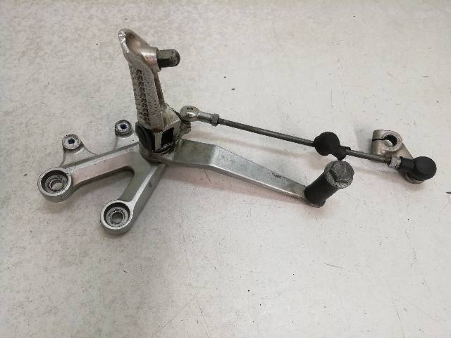 ESTRIBERA-DELANTERA-IZQUIERDA  SUZUKI GSX-R 600 K4 K5 88,30 (2005)