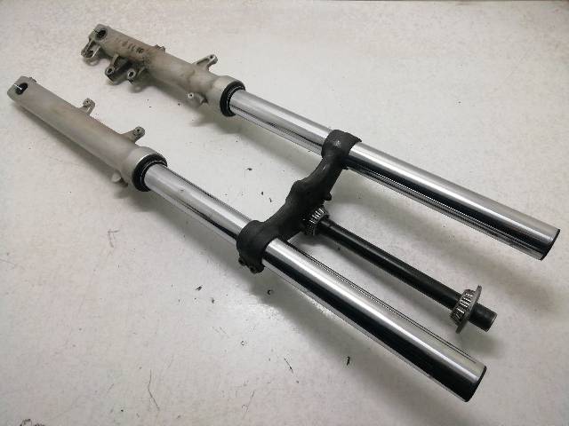 HORQUILLAS  BMW F 650 CS SCARVER K14 37 (2002)