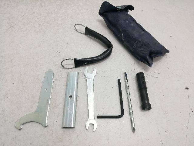 KIT-BOLSA-HERRAMIENTAS  HONDA CB 650 R RH02 35KW (2022)