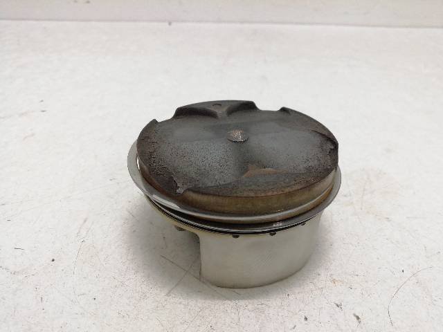 PISTON  SUZUKI GSX-R 750 2006-2007 (GSXR750 K6/K7) (2007)