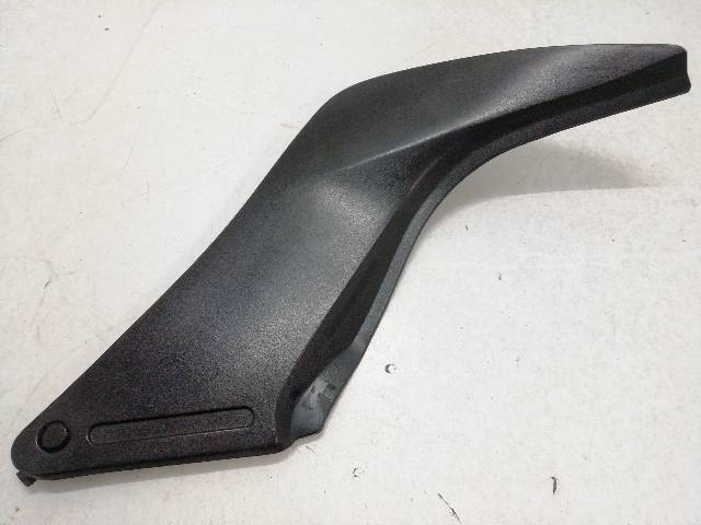 CHAPA-BAJO-ASIENTO-DERECHA  HONDA NT 650 V DEAUVILLE (RC47) (2005)