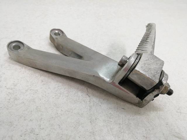 ESTRIBERA-TRASERA-IZQUIERDA  YAMAHA R6 RJ03 88,2 (2001)