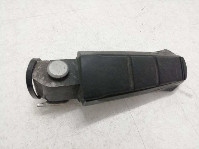 ESTRIBERA-TRASERA-DERECHA  BMW F 650 CS SCARVER K14 37 (2002)