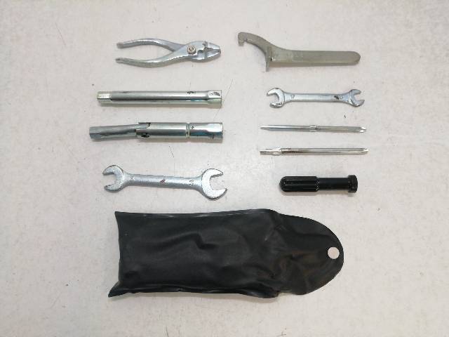 KIT-BOLSA-HERRAMIENTAS  SUZUKI BURGMAN 250 (2007)