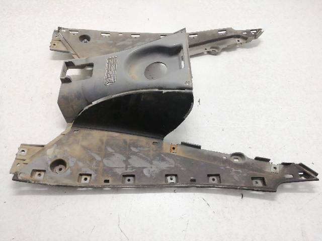 PLASTICO-CHAPA-SUELO  APRILIA LEONARDO 125 (1999)