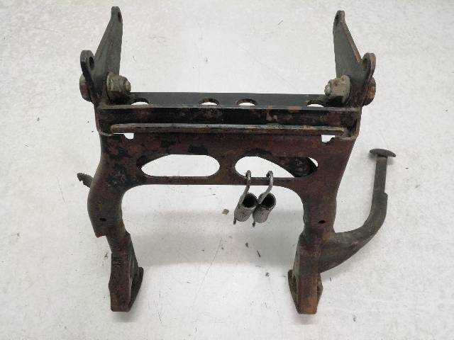 CABALLETE-CENTRAL  APRILIA LEONARDO 125 (1999)