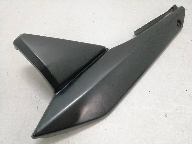 CHAPA-BAJO-ASIENTO-IZQUIERDA  SUZUKI GSF 650 BANDIT ABS (2008)