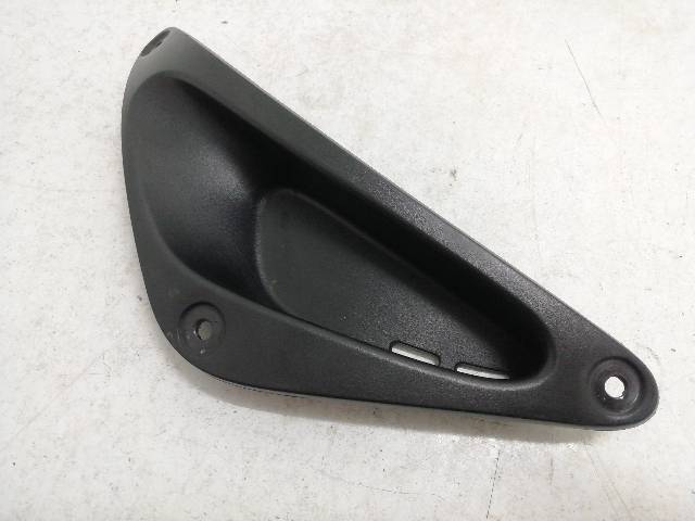 EMBELLECEDOR-CHASIS-IZQUIERDA  YAMAHA R6 RJ03 88,2KW (2001)