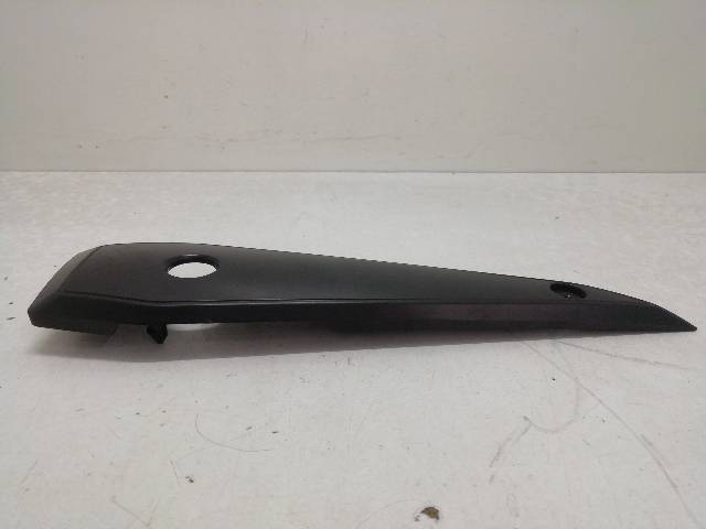 CHAPA-BAJO-ASIENTO-IZQUIERDA  YAMAHA FZ1 FAZER 1000 S (RN16) 110,3 (2010)