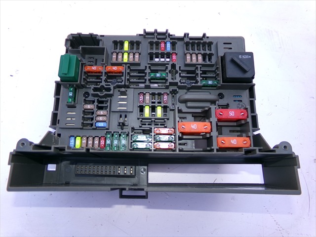 Caja Reles y Fusibles