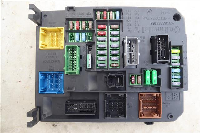 Caja Reles y Fusibles